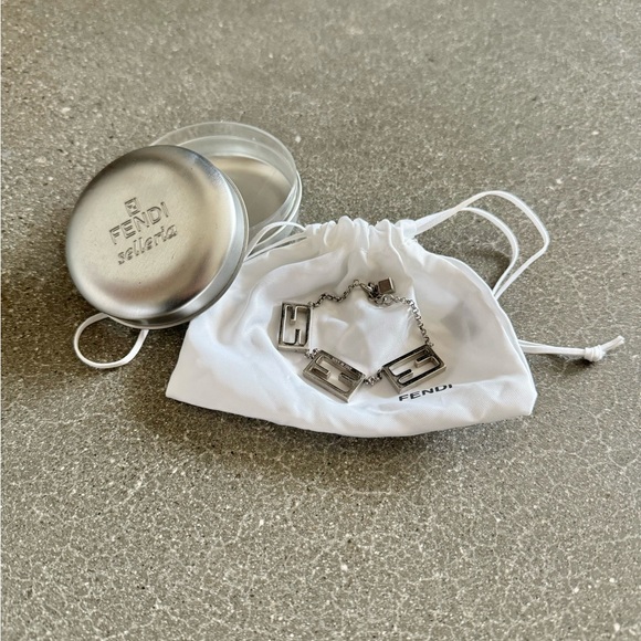 Fendi FF Logo Bracelet in Silver Palladium - Picture 3 of 6